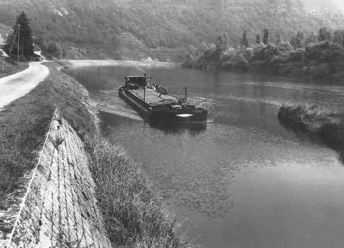 [Péniche Vallée du Doubs à Deluz en 1955]